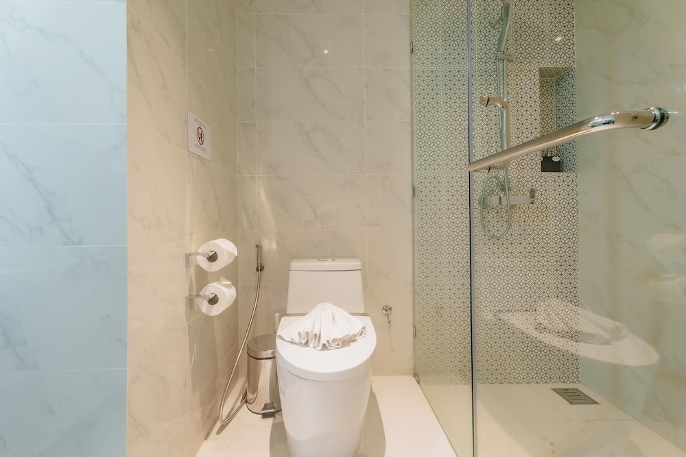 Cassia Exclusive Lake View Condo, Bang Tao Beach