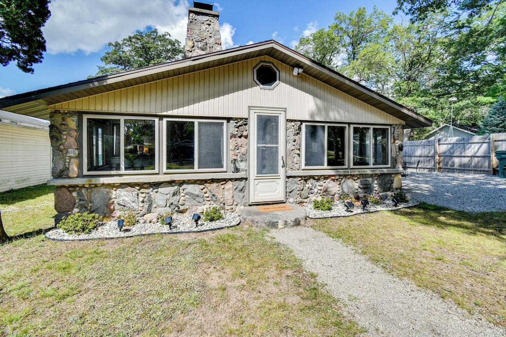 Walk to Houghton Lake: Cabin w/ Fire Pit!
