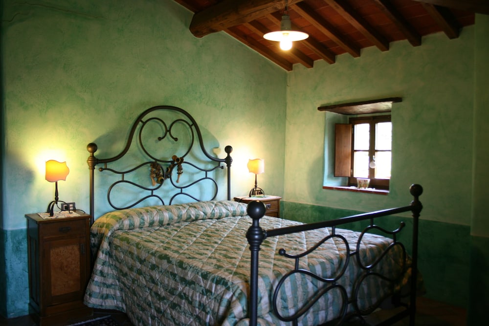 Wonderful private villa for 16 people with WIFI, private pool, TV and parking