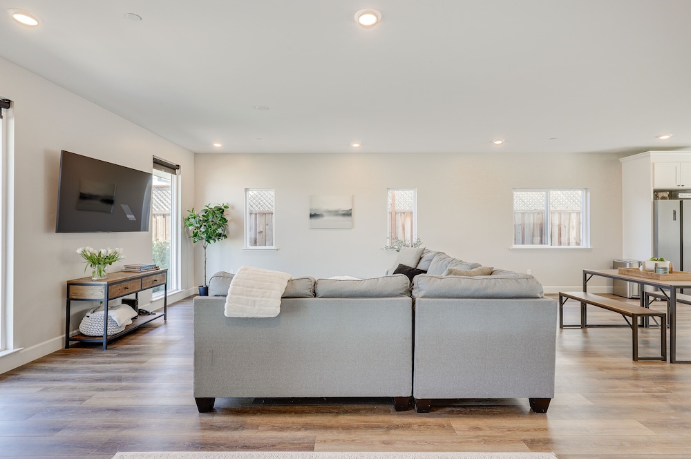 Modern Santa Rosa Retreat - Close to Wineries! view 2