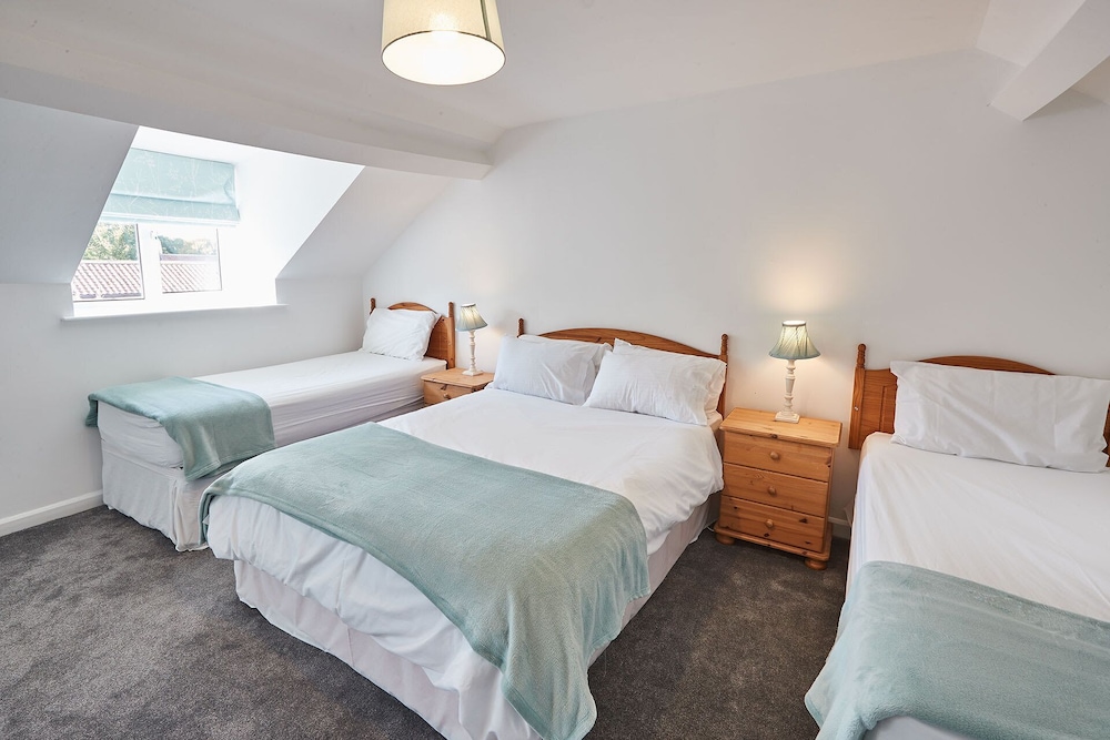 Host Stay Low Barn Cottage