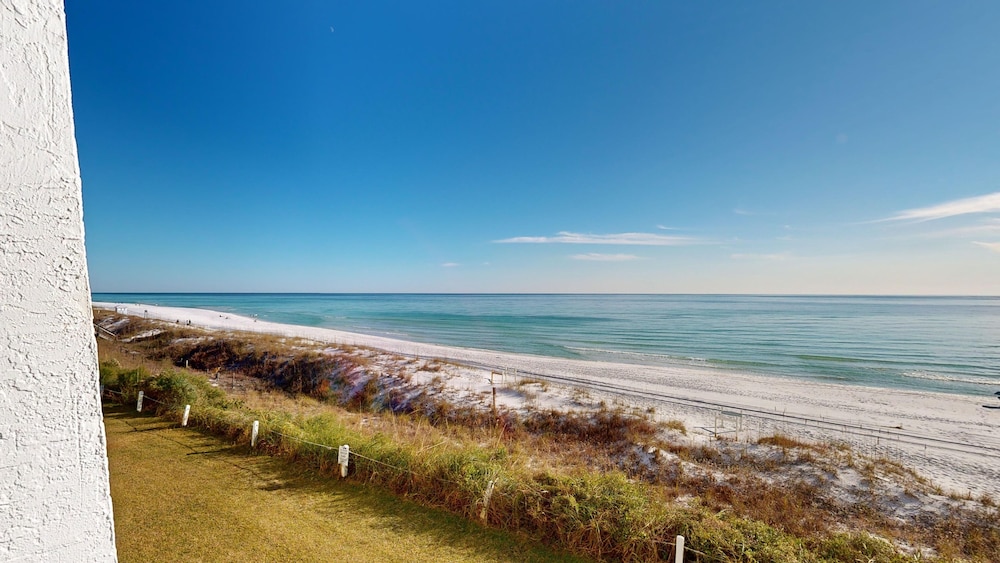 Beach House 202a 2 Bedroom Condo