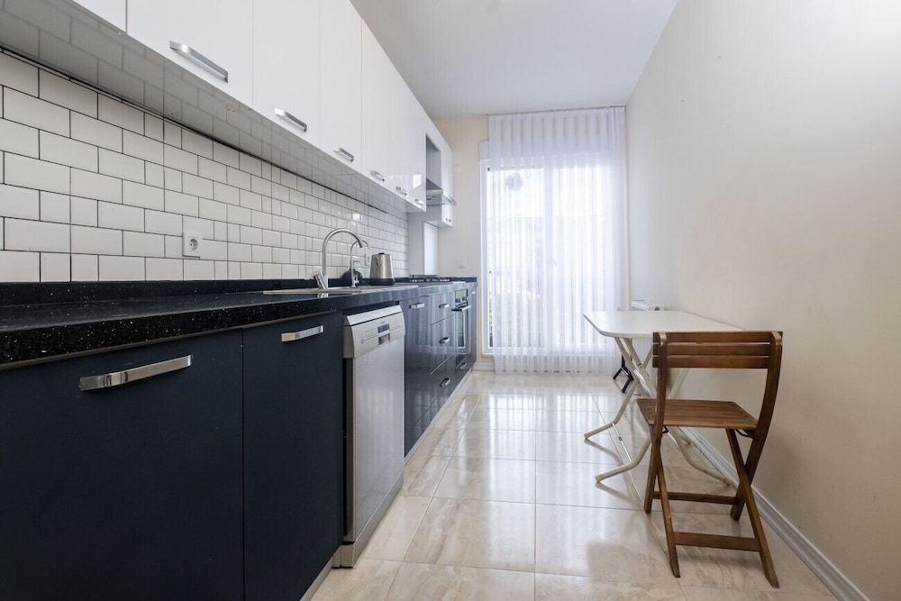 Modern and Central Flat With Balcony in Maltepe