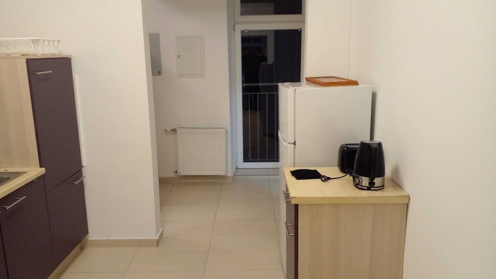 Budget 2BR Apartment Near Stadthalle