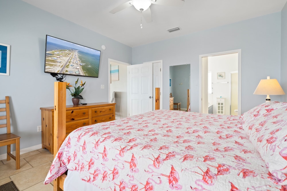 Marisol - Pet Friendly And Gulf Front! Enjoy The Large Deck With Amazing Views! 3 Bedroom Home by RedAwning view 3