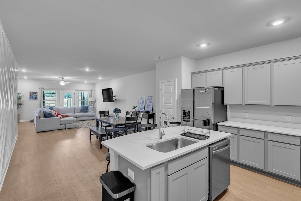 Modern Nest - Huntsville Hideaway 3 Bedroom Home
