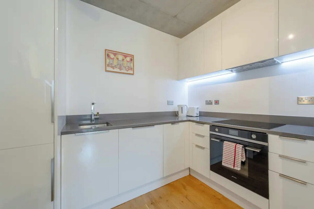 Beautiful & Bright 2BD Flat - Dalston!