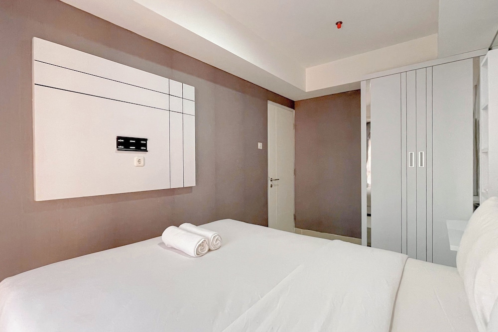 Grey Toned 1Br Apartment Tamansari Skylounge Makassar