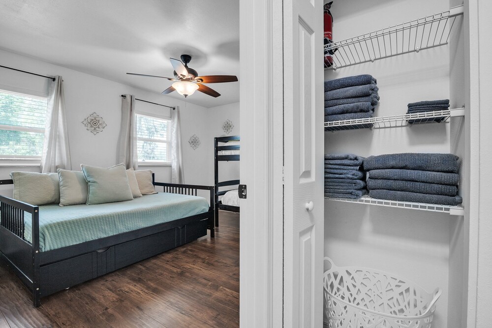 Be Our Guest - Cozy Townhome Near Downtown Ocala 2 Bedroom Townhouse