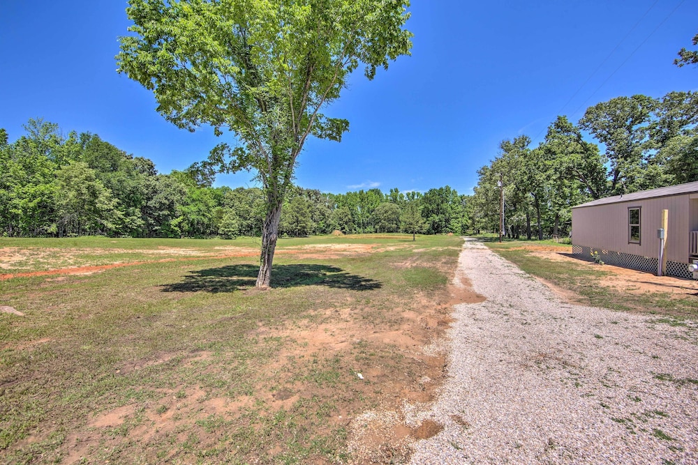 Modern Alba Tiny Home Near Lake Fork Boating! view 3