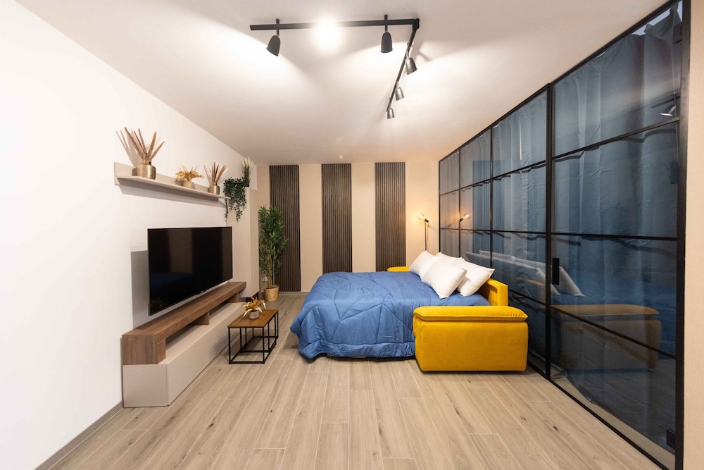 Urban Chic Luxury Suite Apartments
