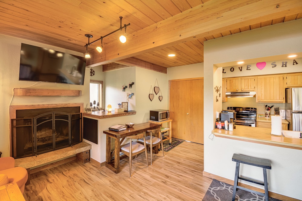 The Love Shack - A Couple's Colorado Retreat!