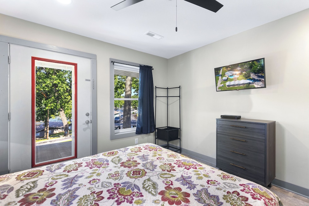 Bass Point Bliss - Resort Rental on Lake of the Ozarks Shoreline