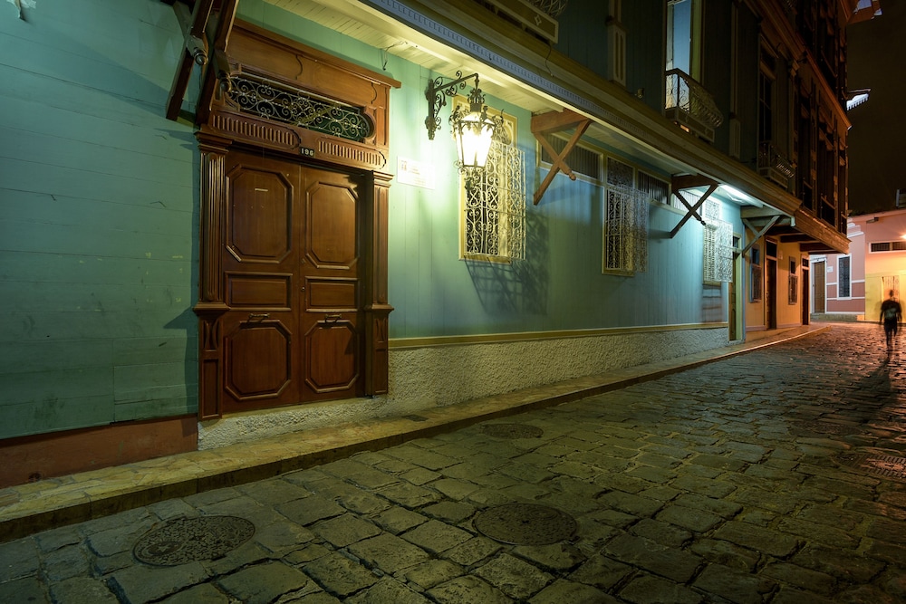 Hotel Cino Fabiani Guesthouse - Image 1