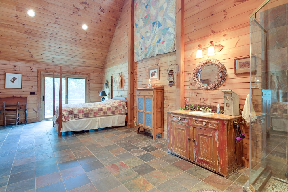 12 Mi to Staunton River: Nathalie Cabin w/ Deck view 2