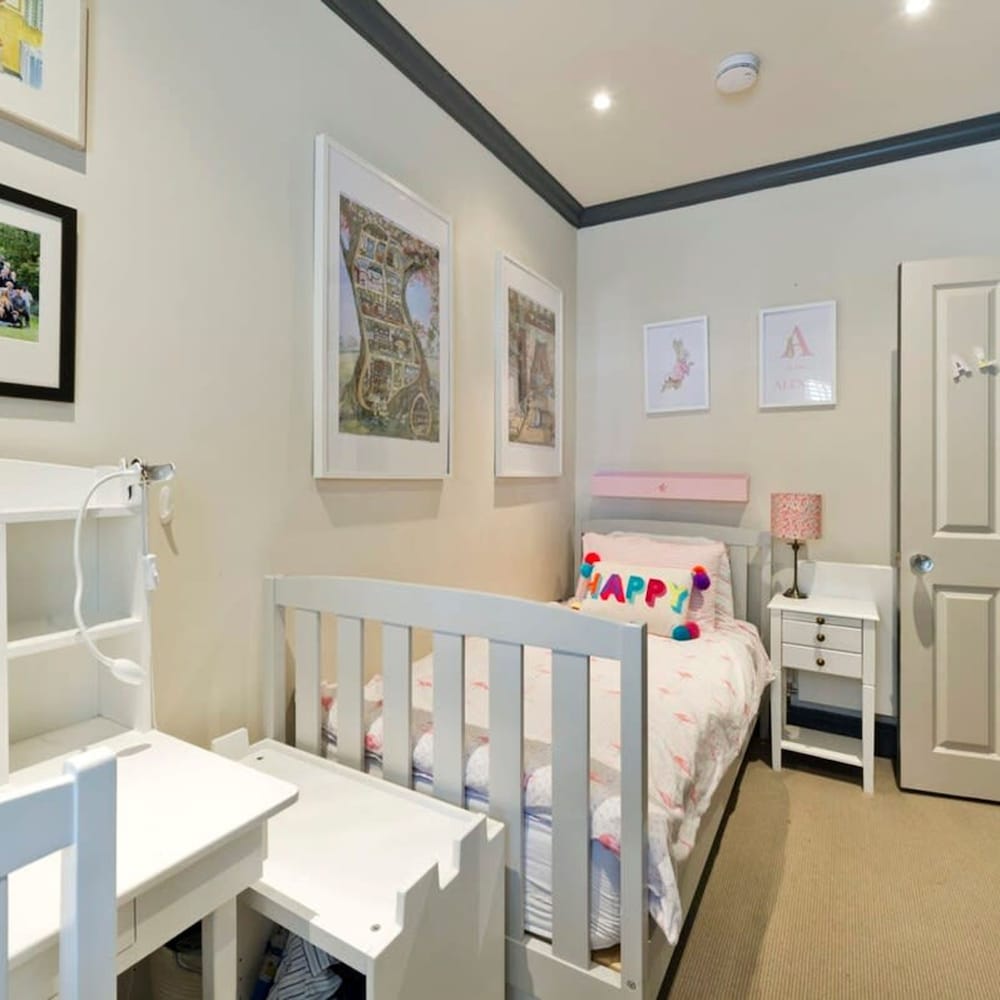 Delightful 3-bed Family Home Bayswater