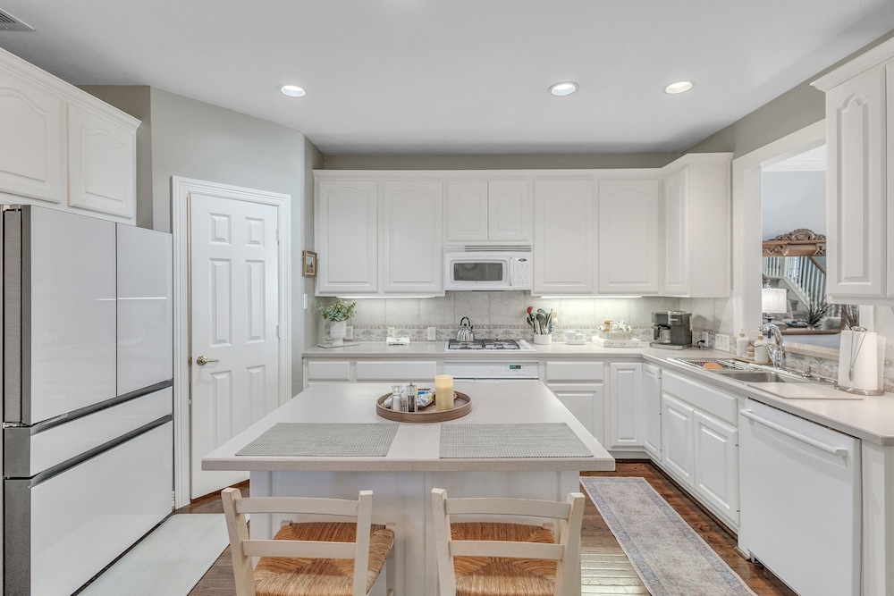 Spacious Urban Uptown Retreat 3 Bedroom Townhouse