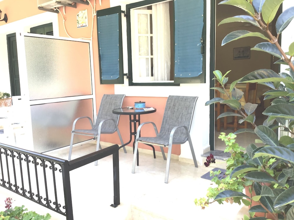 Almyra Apartments & Studios