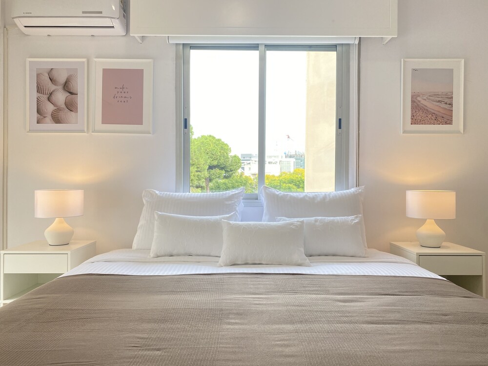 Phaedrus Living Town Flat Stephania 302