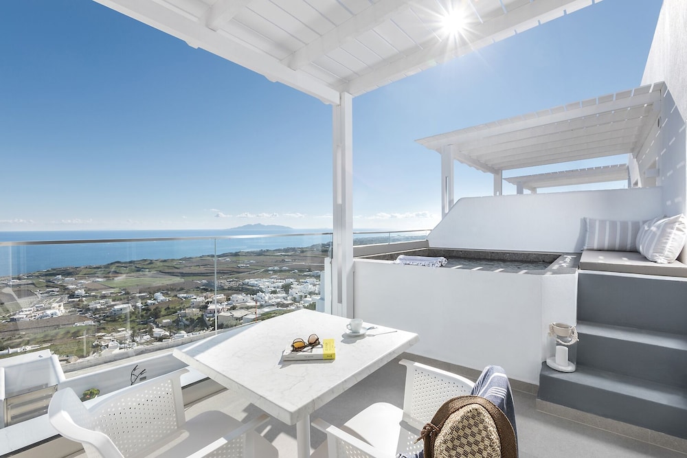La Estrella 4 Suites with Sea View & 4 Prive Hot Tub photo 1