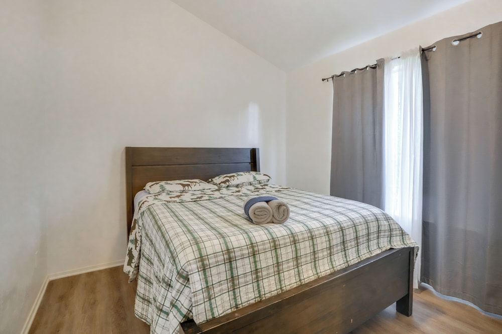 Updated Home in Suburbs - 10 Mi to Dtwn Stockton!