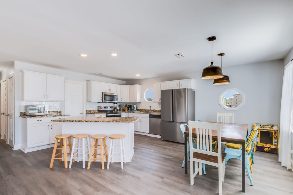 Sel De Vie 6 BR Sleeps 18 dog Friendly