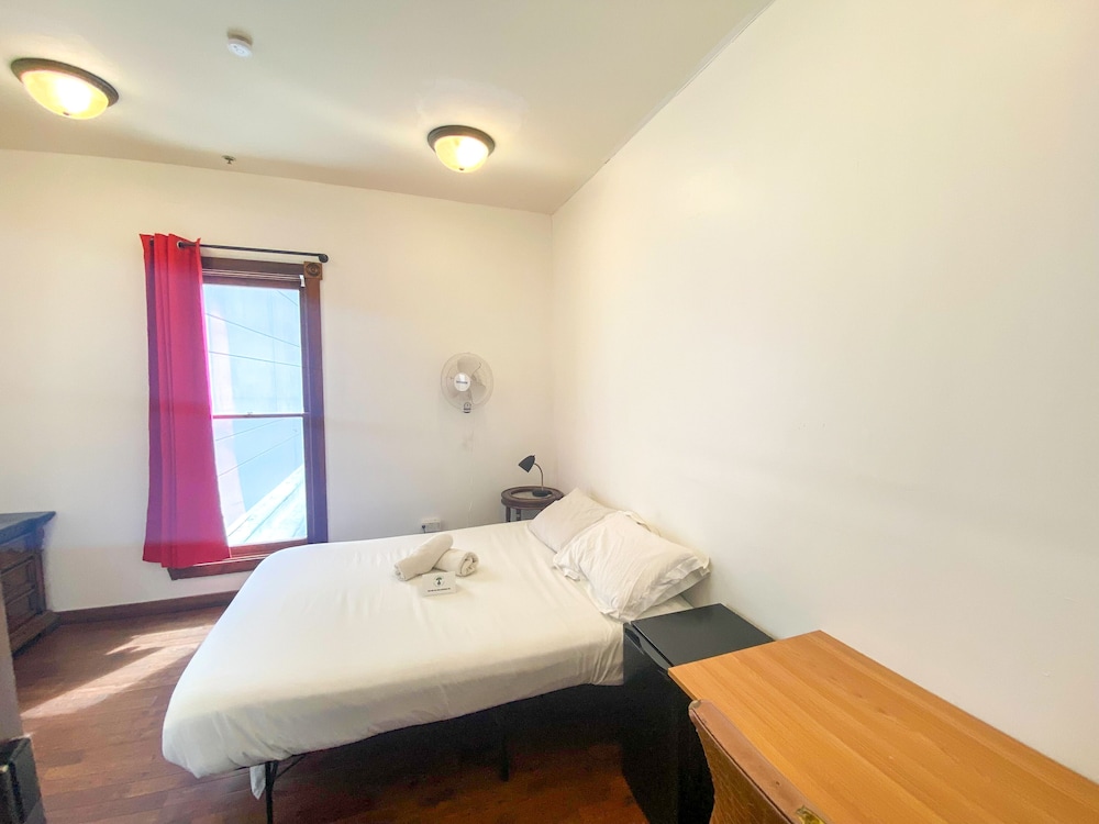 International Travelers House Hostel \- Downtown San Diego Little Italy.