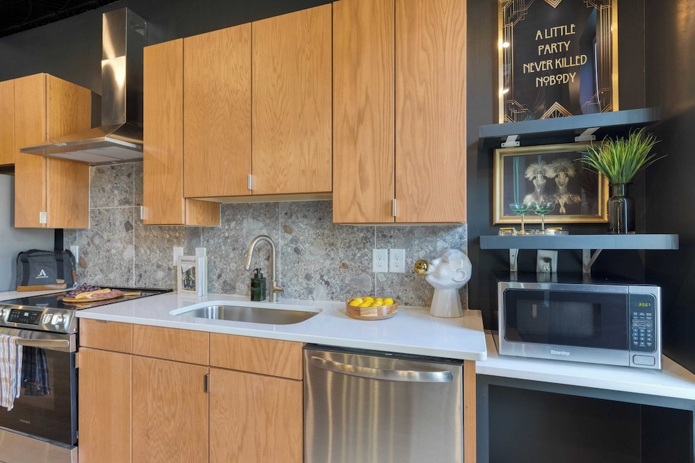 Sleeps 16 2 Homes Next Door + Walk to Dining & Music Lischey Loft & The Bloom House by Avantstay