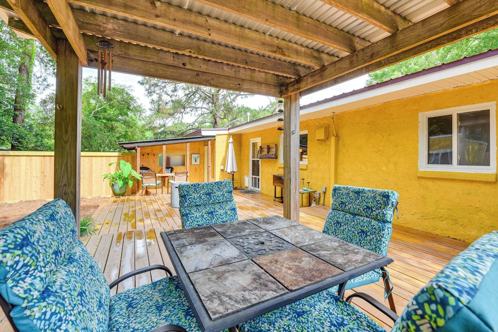Fort Walton Beach Home ~ 2 Mi to Okaloosa Island!