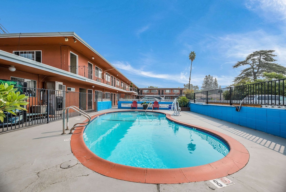 Modesto Vacations - Rodeway Inn - Property Image 5