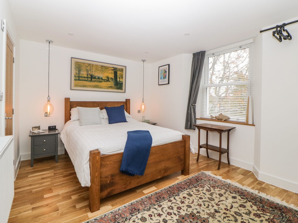 Apartment 4 10 Somers Court