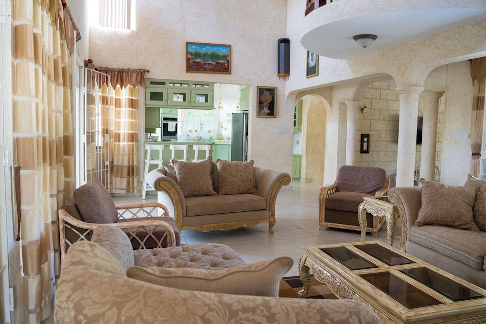 Marzalea 3 bd Villa by Zenbreak