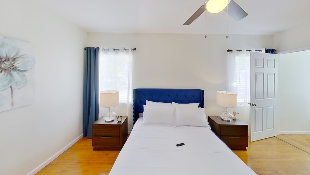 Disneyland Renovated 3BR Fullerton House w Garage Fenced Yard p56
