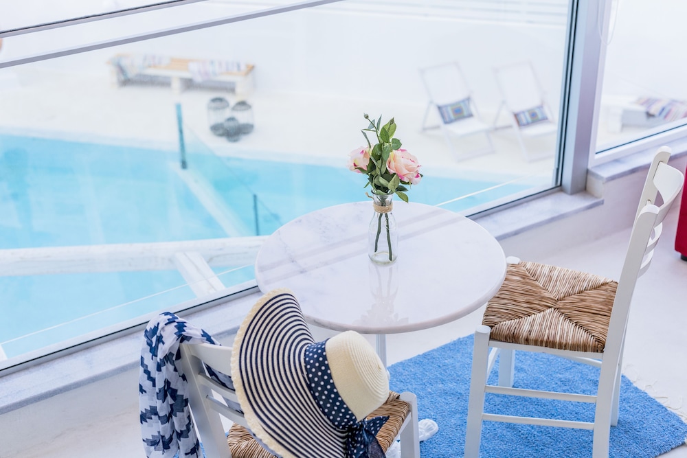 Kouros Home Hotel