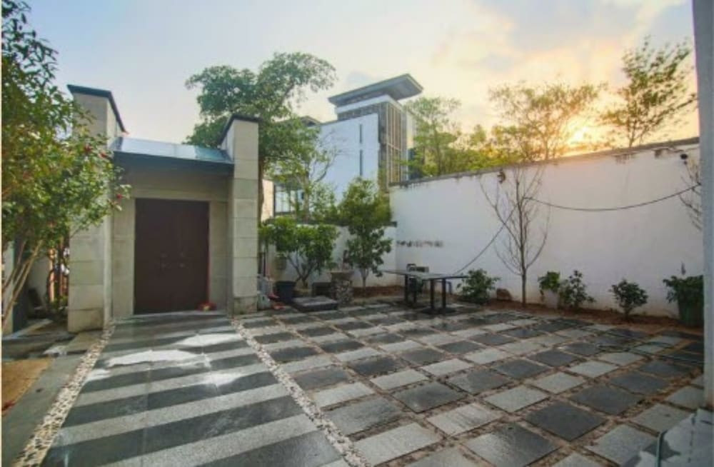 Moon River European Style Villa