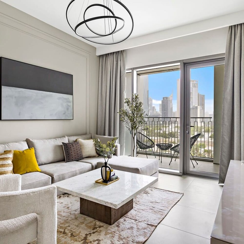 Silkhaus Modern Chic in New Tower Pool Gym