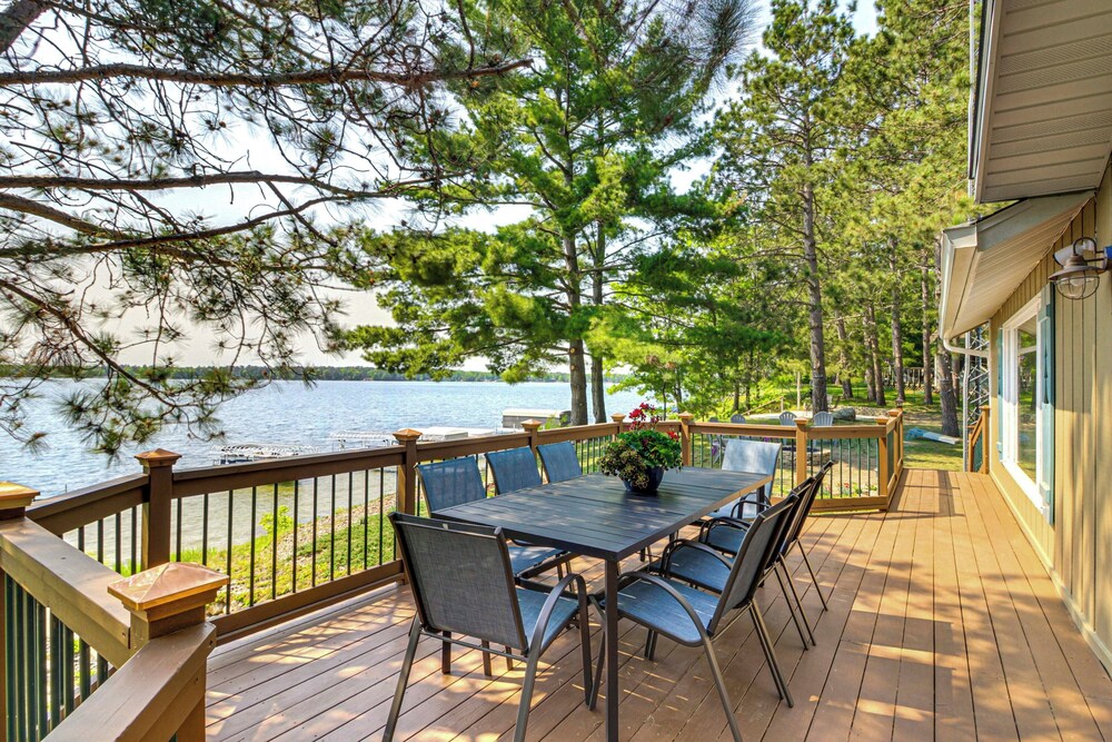 Family Retreat on Cross Lake: Boat, Swim & Relax!
