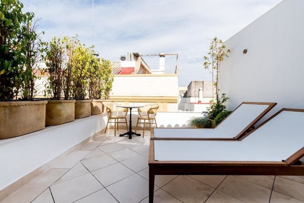 Honest Sevilla Hotel 70