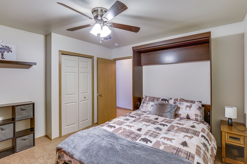 Wasilla 'spruce Moose' Cabin: Lakefront + Hot Tub! view 4