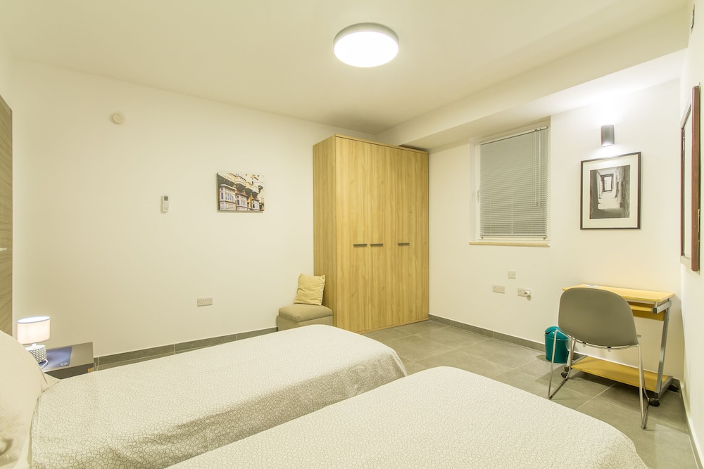 Gzira Central Bright & Modern 2bdr Apt view 3