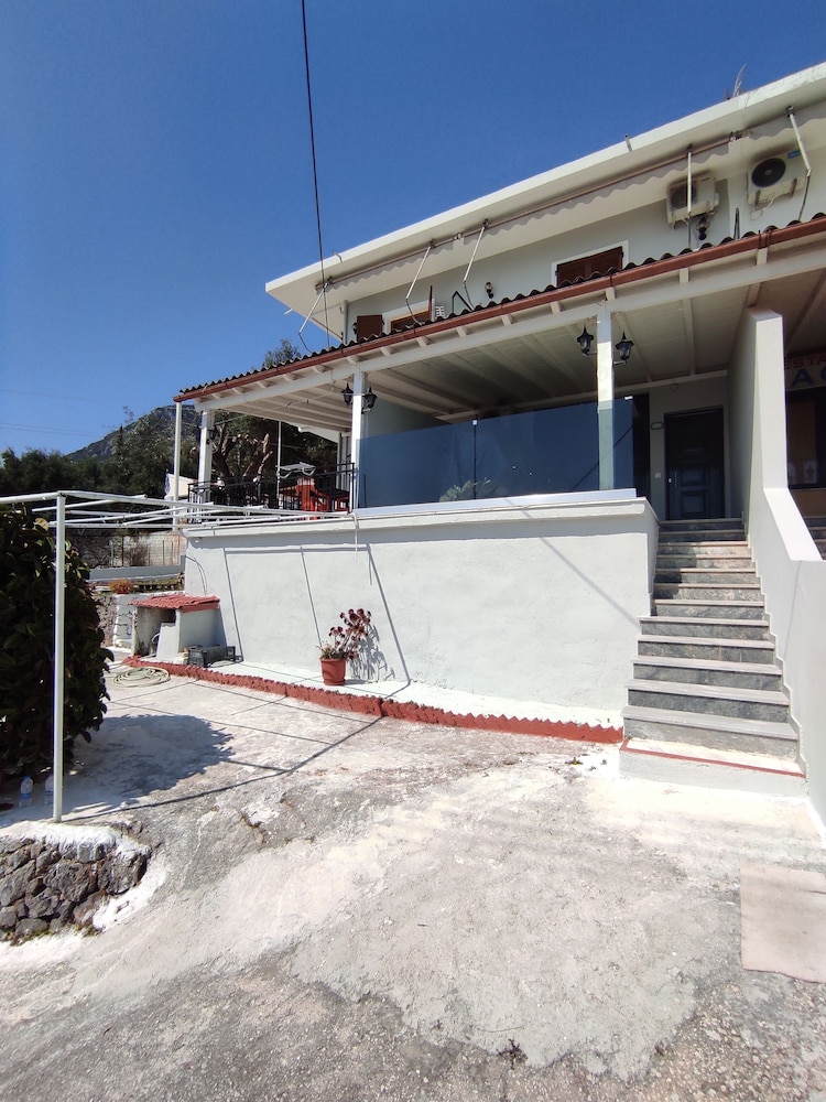 Akrogiali Apartments view 4