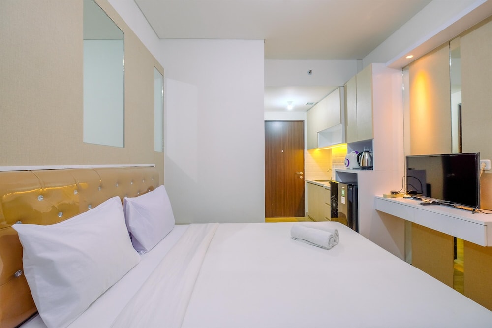 Homey And Best Choice Studio Apartment Transpark Cibubur