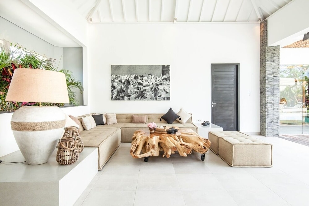 Contemporary 4BR Villa, 400m to Canggu Shore