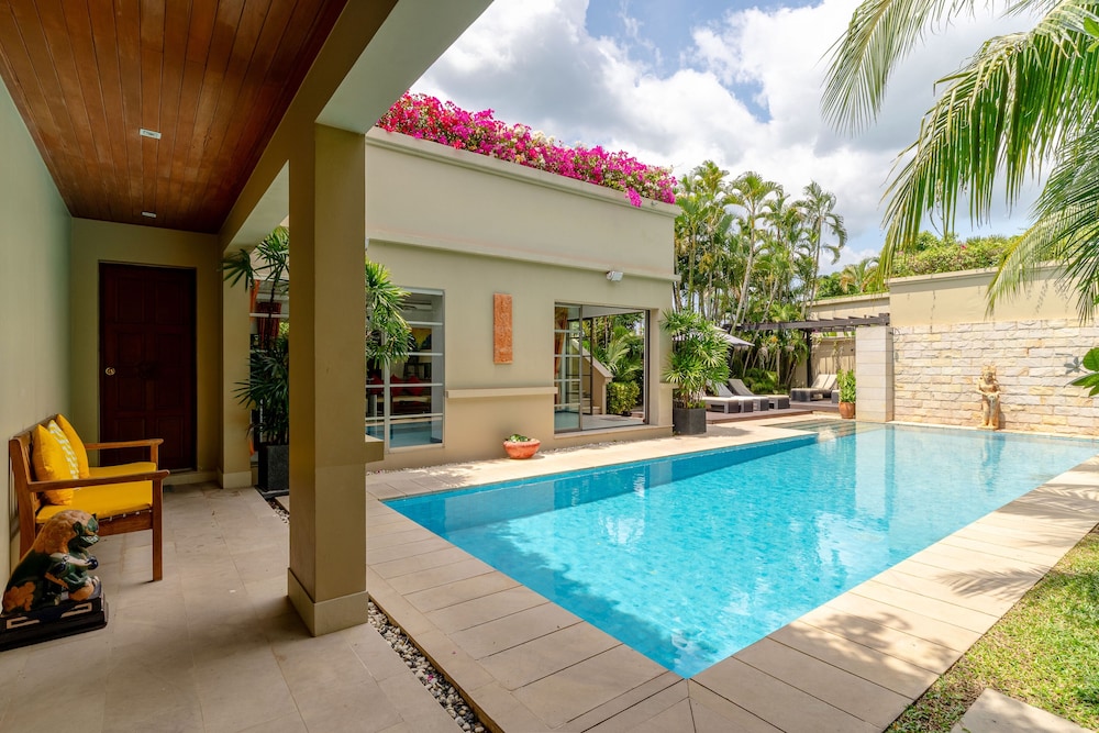 Exotic Pool Villa Solandra in Bangtao