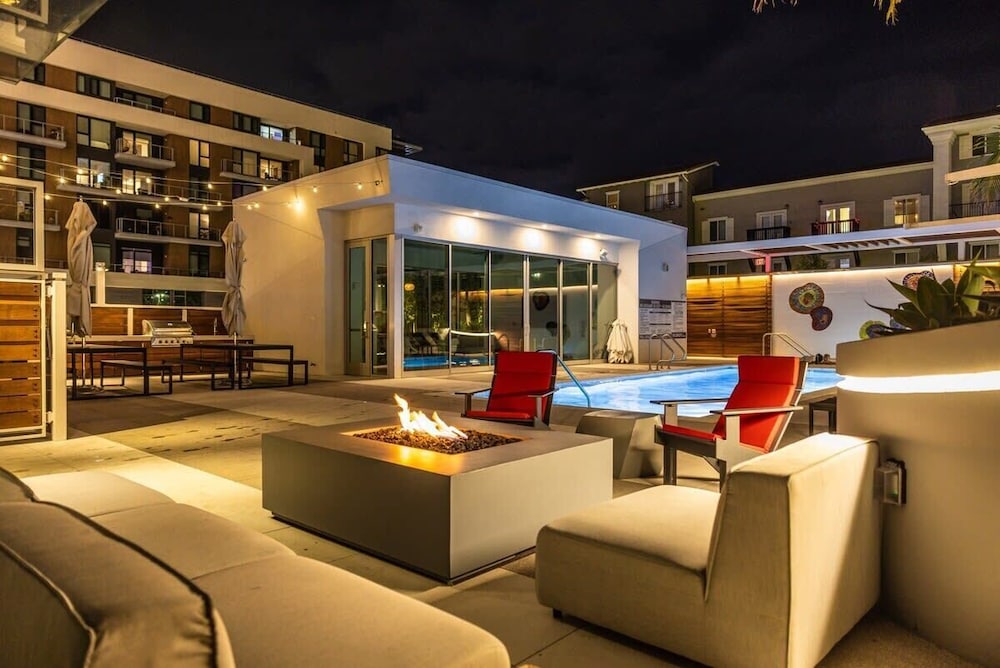 @ Marbella Lane - Sleek Corner Ocean View