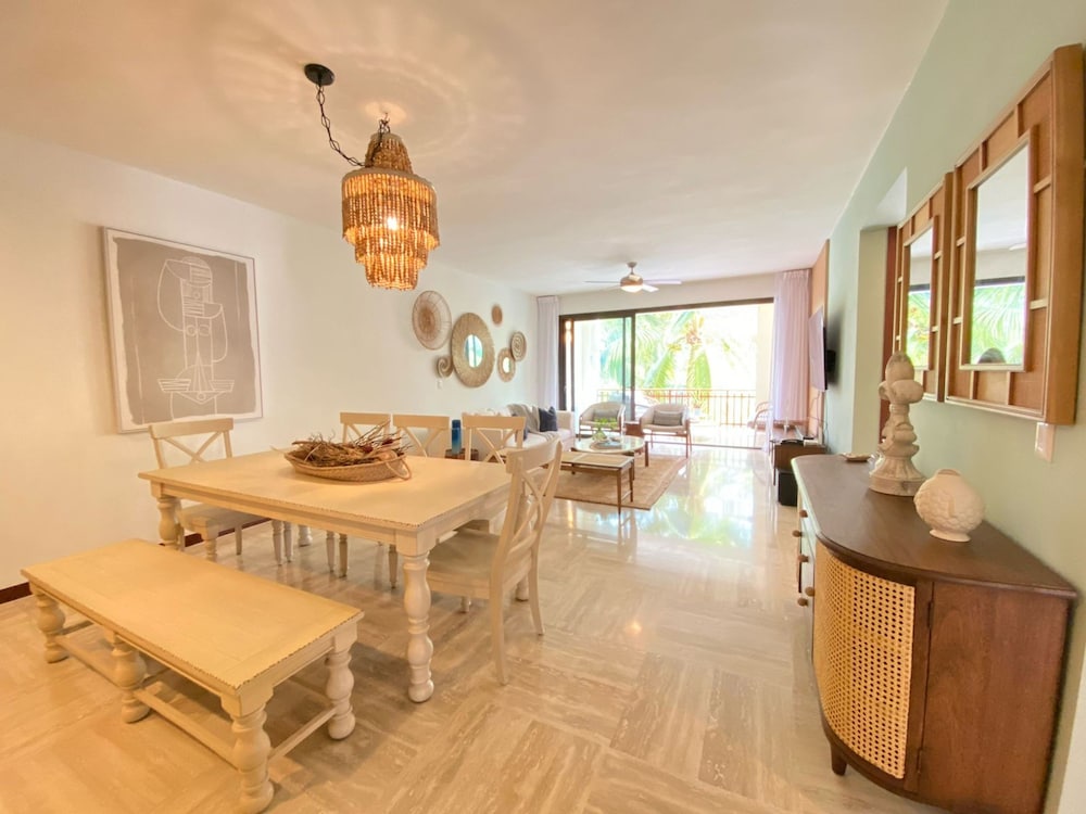 2BR 6 Guest Balcony in Portillo Close to Beach