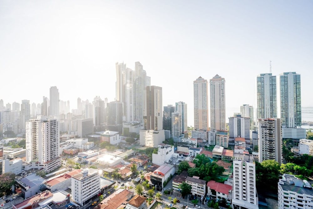 w Majestic 1BR w Beautiful View in Calle 50