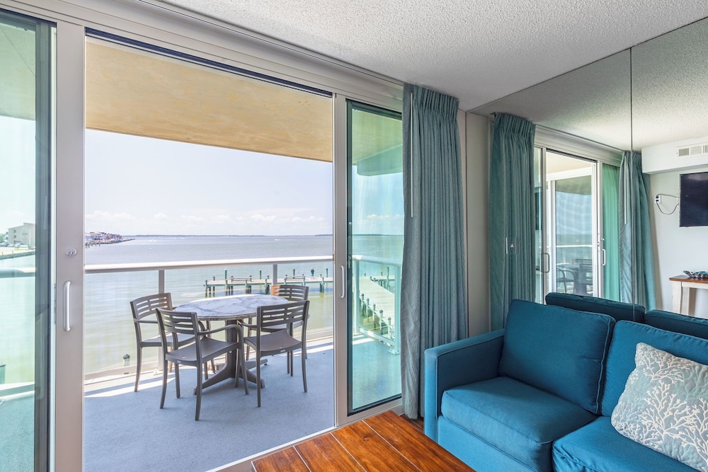 Bay Club Resort by Coolvacay