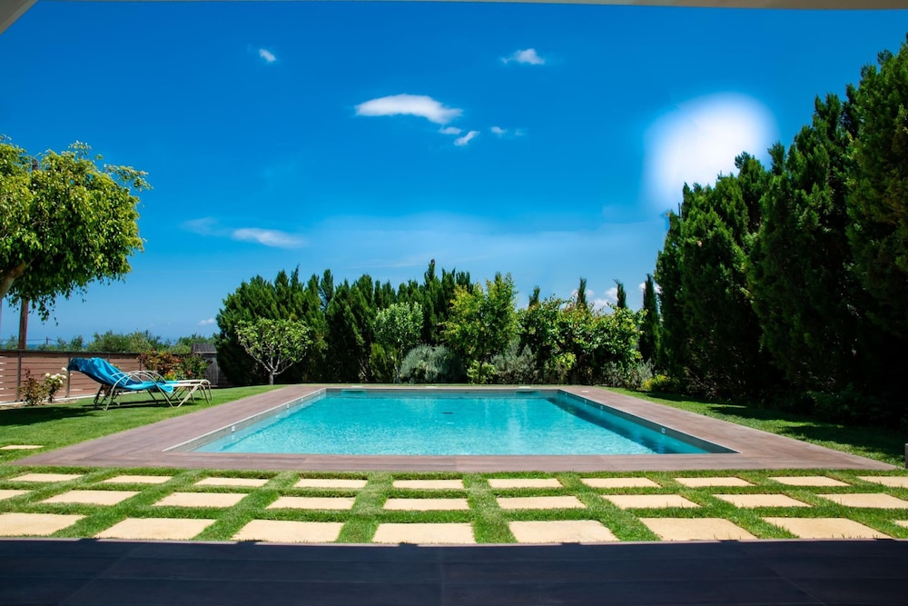 Villa Dimokratia