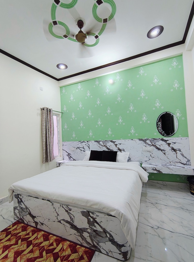 Yash Paying Guest House